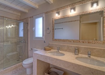 Villa-Mare-Bathroom