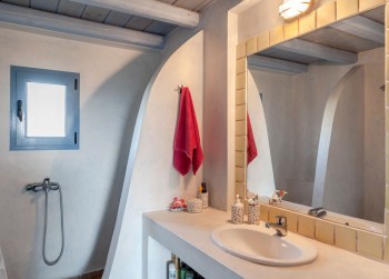Maisonette-in-PortoHeli-Bathroom